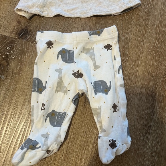 Two sets of newborn outfits!! - Picture 6 of 9